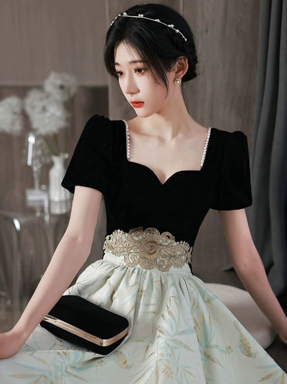 Short-Sleeve Square Neck Patterned A-Line Cocktail Dress