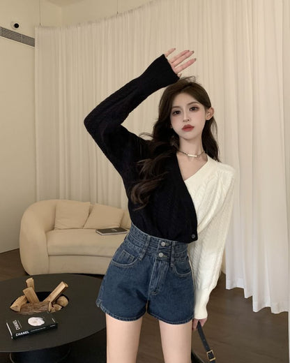 Sweater V-Neck Two-Tone