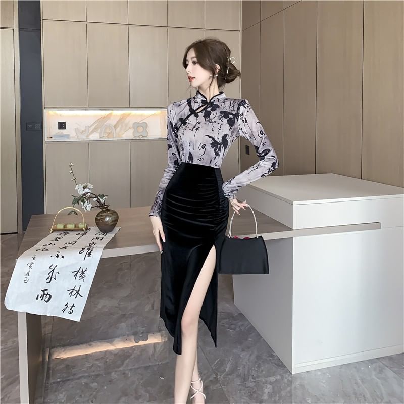 Long-Sleeve Stand Collar Print Velvet Panel Ruched Frog Buttoned Slit Midi Sheath Qipao
