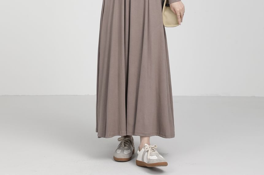 Long-Sleeve Queen Anne Neckline Plain Maxi A-Line Dress