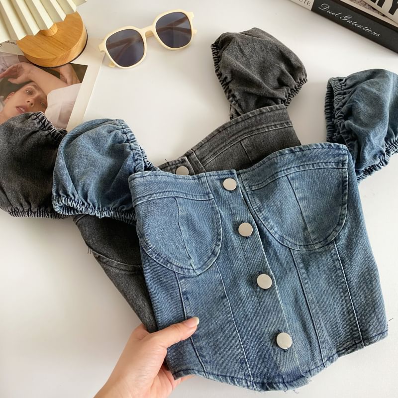 Haut court boutonné en denim délavé à manches bouffantes