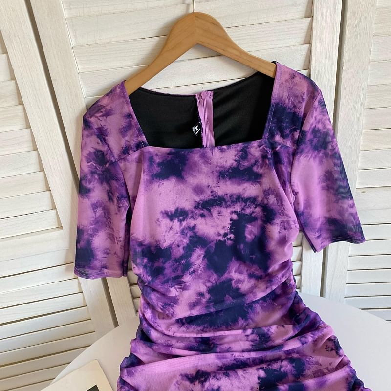 Short-Sleeve Square Neck Tie Dye Ruched Slit Midi Sheath Dress