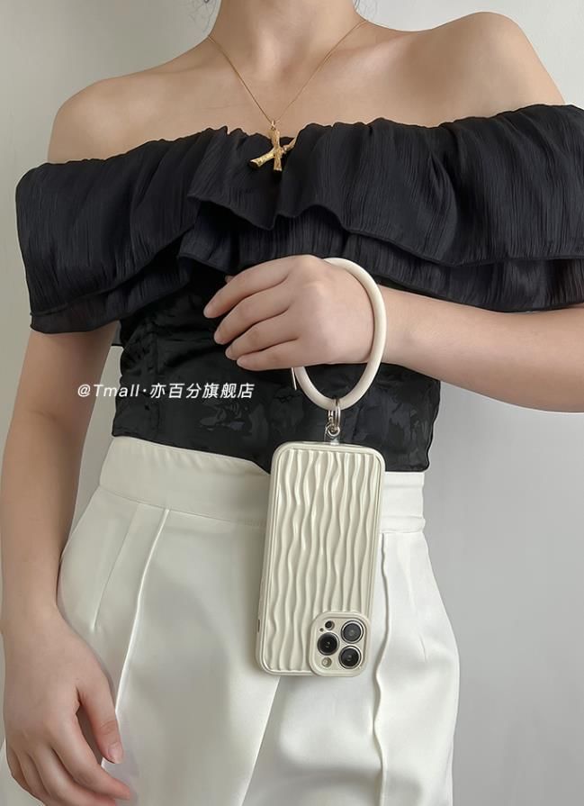 Case Charm Hoop Textured Phone