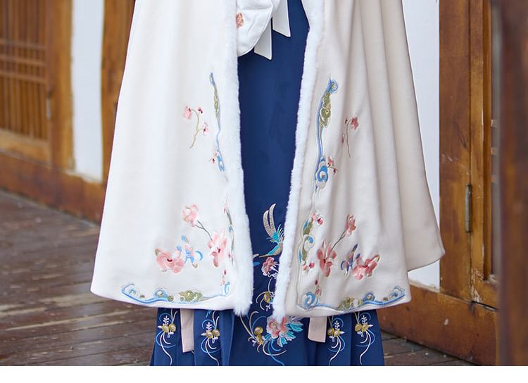 Stand Collar Floral Embroidered Fluffy Trim Tie Front Hanfu Cape