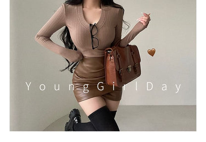 High-Rise Solid Faux Leather Ruched Mini Pencil Skirt