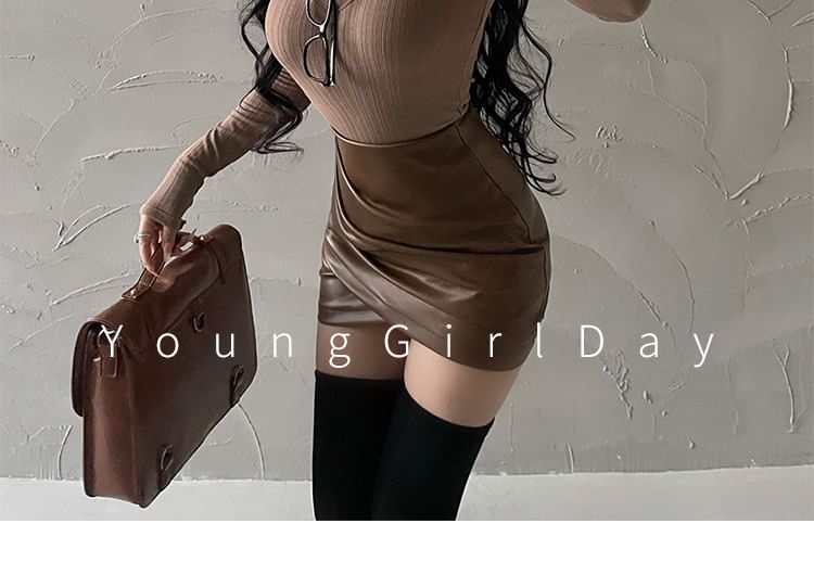 High-Rise Solid Faux Leather Ruched Mini Pencil Skirt