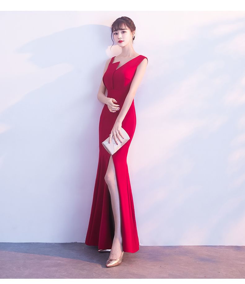 Sleeveless V-Neck Plain Slit Sheath Evening Gown