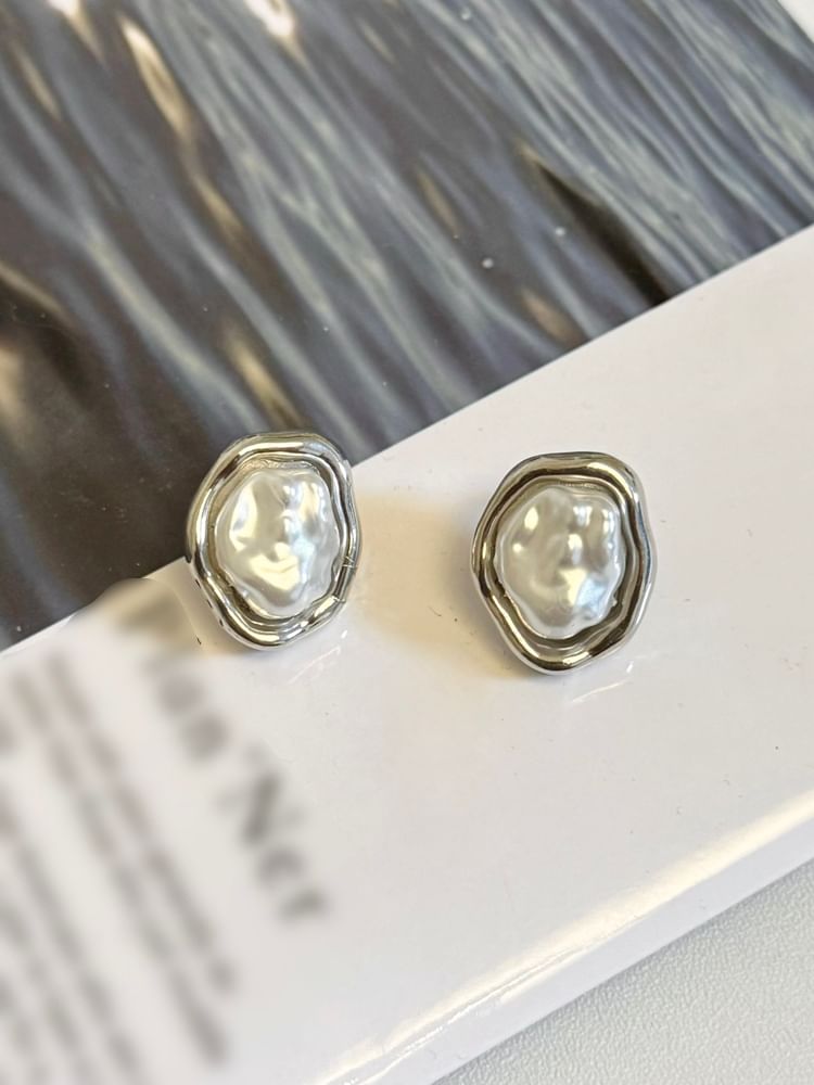 Irregular Stud Pearl Faux Ear
