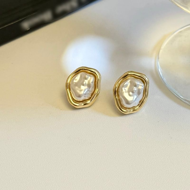 Irregular Stud Pearl Faux Ear
