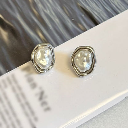 Irregular Stud Pearl Faux Ear