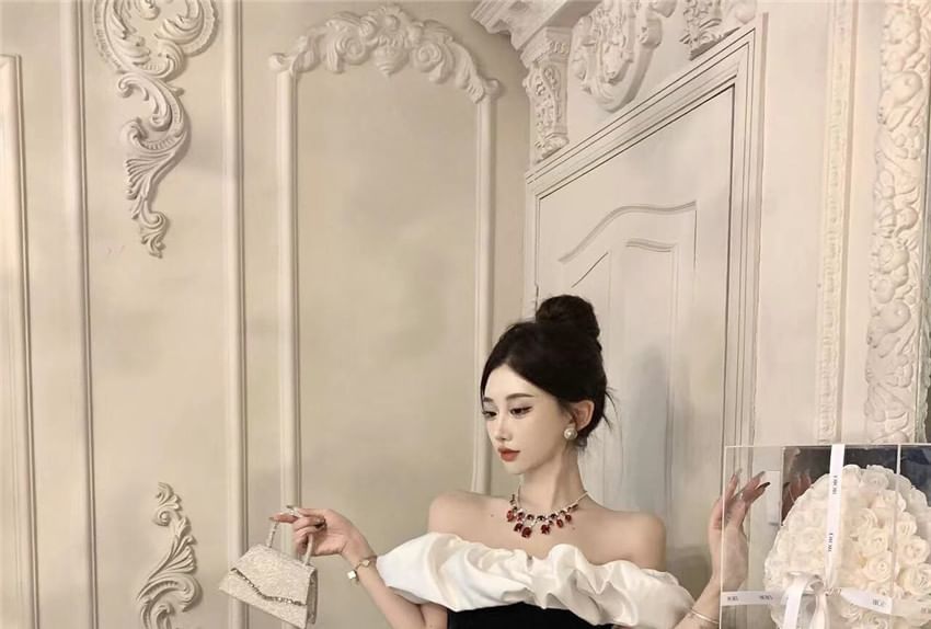 Off-Shoulder Puff-Sleeve Two-Tone Ruffled Velvet Mermaid Cocktail Dress