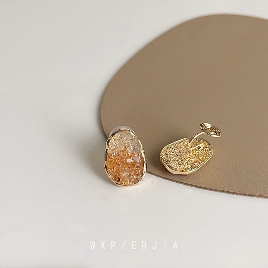 Irregular Faux Alloy Cuff Crystal Ear