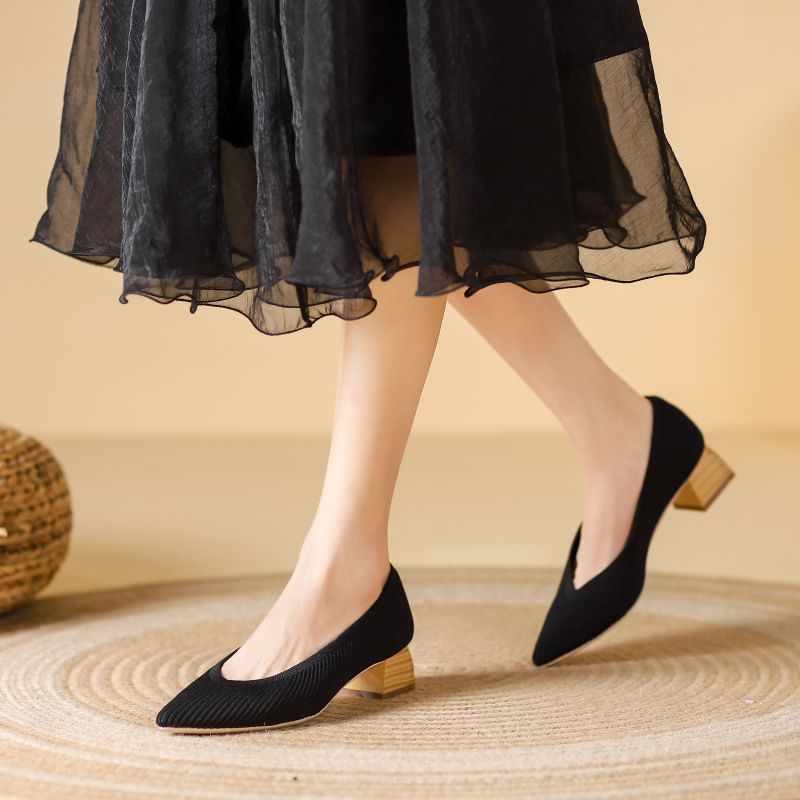 Low-Heel Pumps Pointed