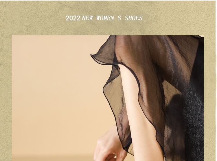 Low-Heel Pumps Pointed