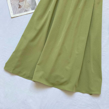 Schulterfreies, schlichtes, gerüschtes Midi-A-Linien-Kleid mit Puffärmeln