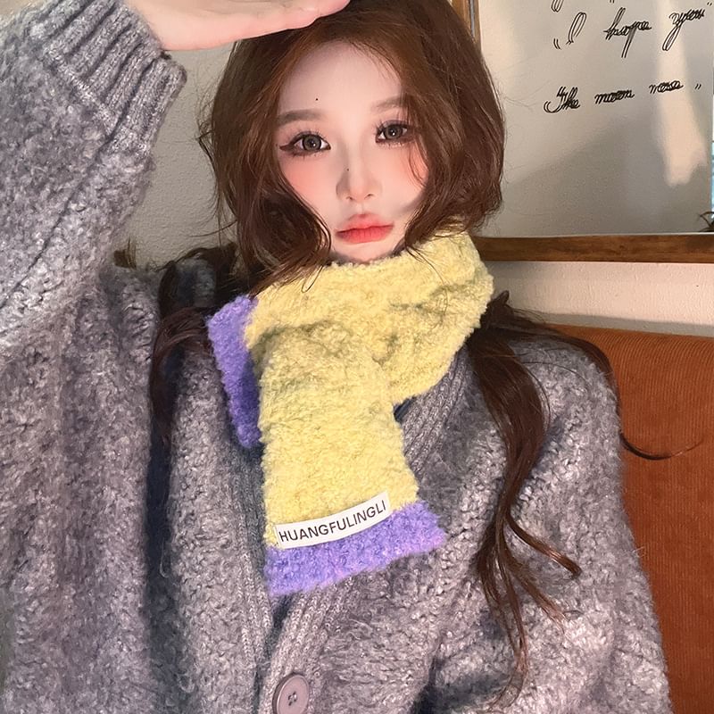 Applique Contrast Scarf Trim Label