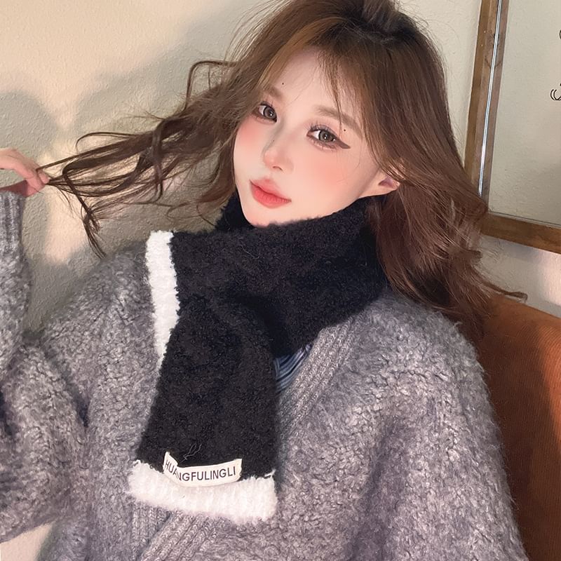 Applique Contrast Scarf Trim Label