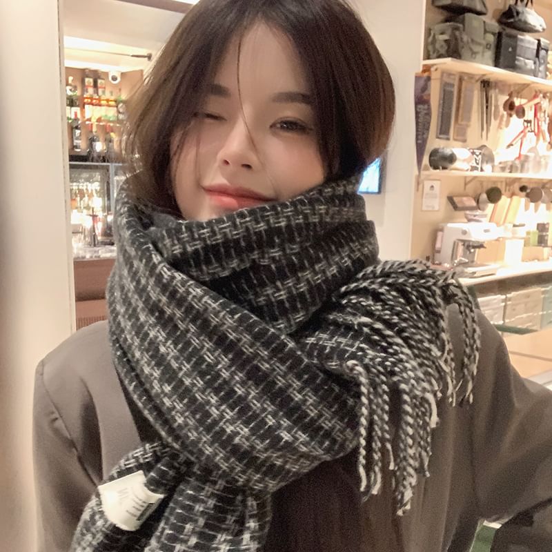 Patterned Label Scarf Applique Tasseled