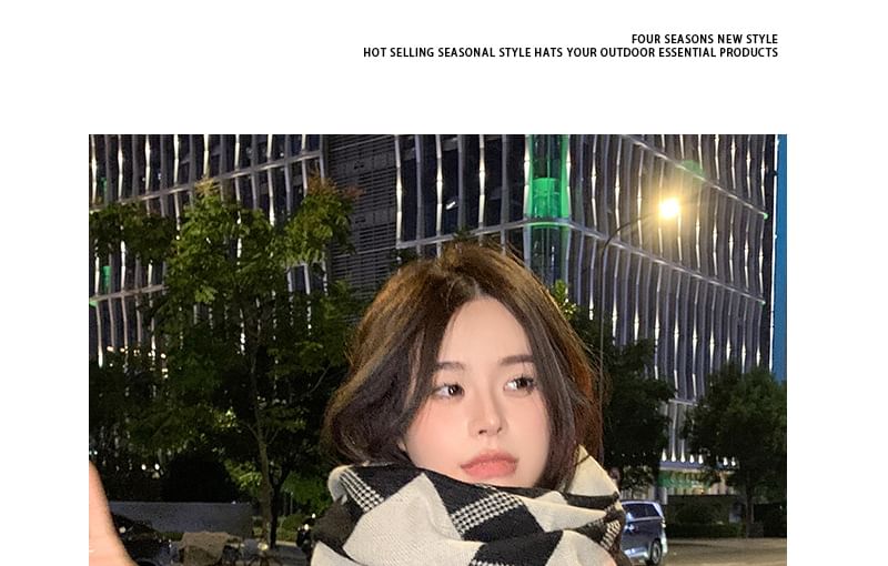 Print Tasseled Argyle Scarf