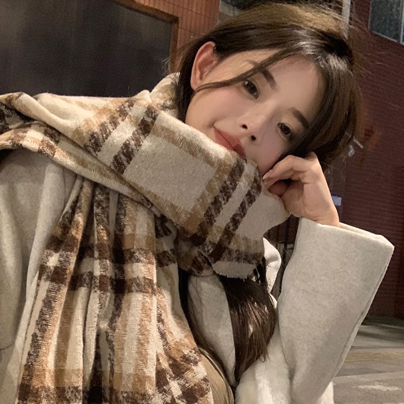 Houndstooth Tasseled Scarf