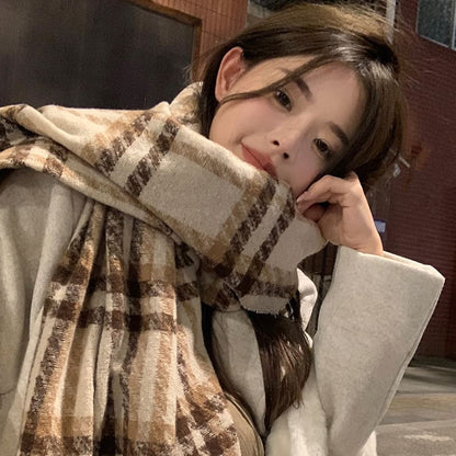 Houndstooth Tasseled Scarf