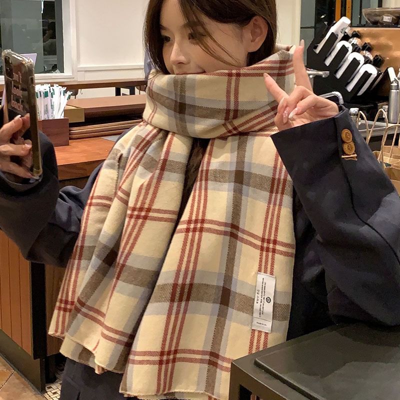 Houndstooth Tasseled Scarf