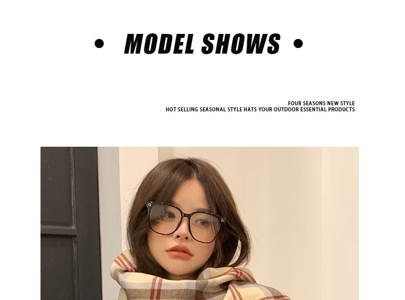 Houndstooth Tasseled Scarf