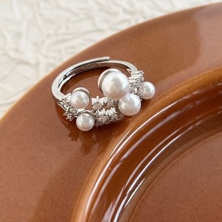 Faux Ring Pearl