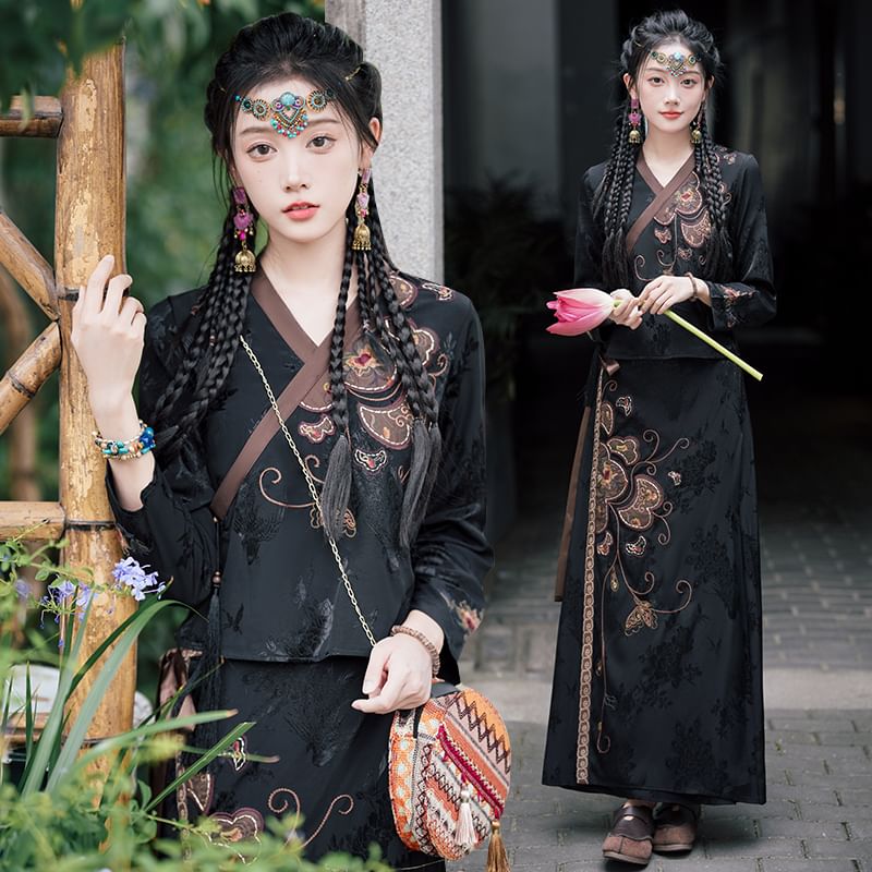 V-Neck Floral Blouse / Mid Rise Hanfu Patterned Maxi A-Line Skirt