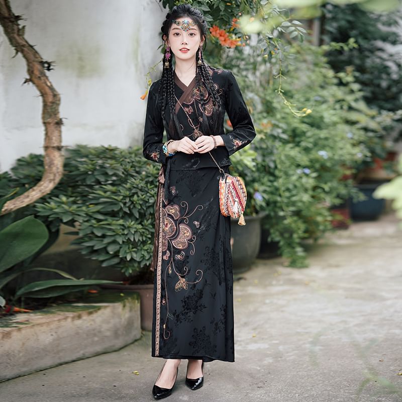 V-Neck Floral Blouse / Mid Rise Hanfu Patterned Maxi A-Line Skirt