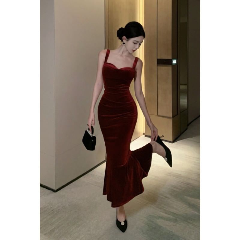 Spaghetti Strap Plain Velvet Mermaid Evening Gown
