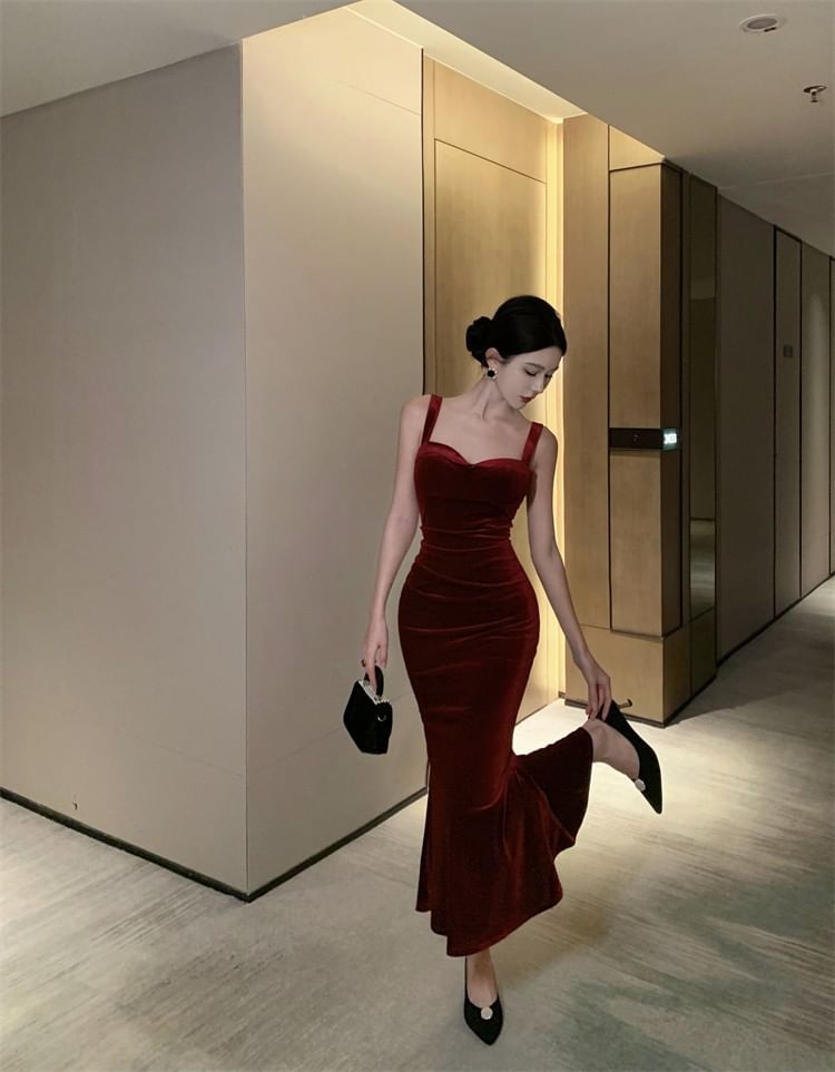 Spaghetti Strap Plain Velvet Mermaid Evening Gown