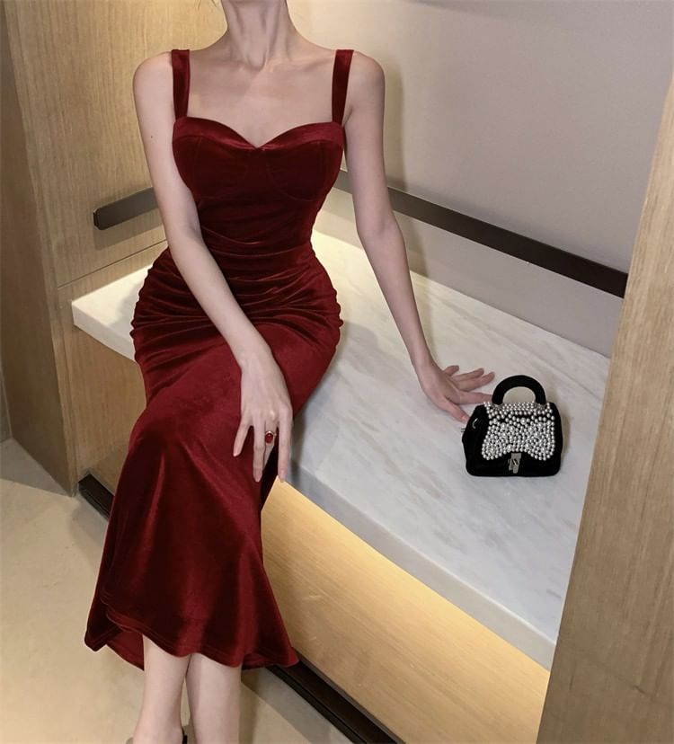 Spaghetti Strap Plain Velvet Mermaid Evening Gown