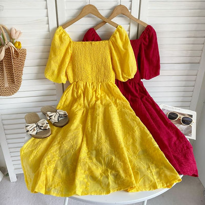 Kurzärmliges, schlichtes, gerafftes Midi-A-Linien-Kleid mit quadratischem Ausschnitt