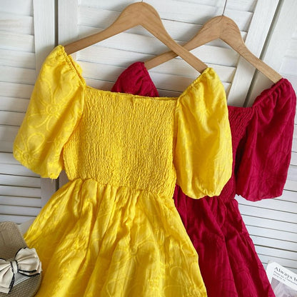 Kurzärmliges, schlichtes, gerafftes Midi-A-Linien-Kleid mit quadratischem Ausschnitt