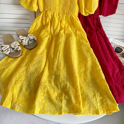 Kurzärmliges, schlichtes, gerafftes Midi-A-Linien-Kleid mit quadratischem Ausschnitt