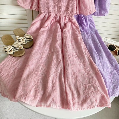 Kurzärmliges, schlichtes, gerafftes Midi-A-Linien-Kleid mit quadratischem Ausschnitt