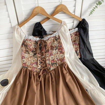 Langärmliges Minikleid in A-Linie mit quadratischem Ausschnitt, Bärenmuster und Schnürung