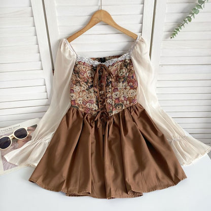 Langärmliges Minikleid in A-Linie mit quadratischem Ausschnitt, Bärenmuster und Schnürung