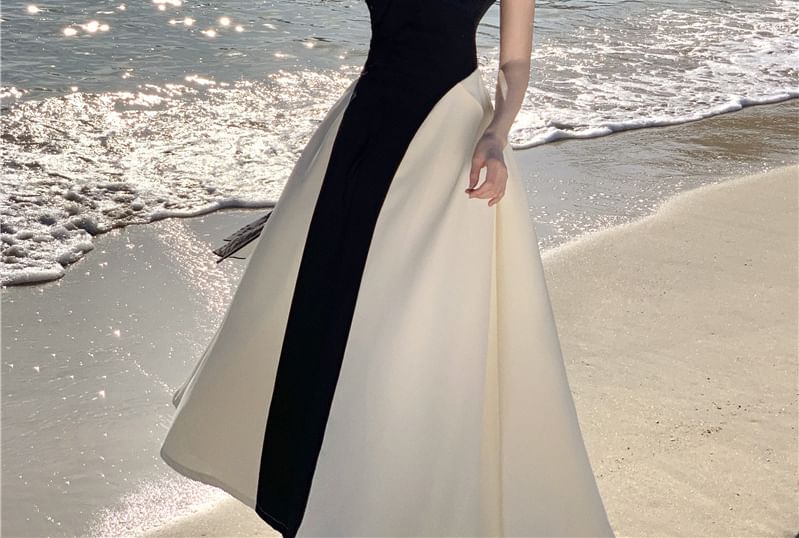 Sleeveless Crewneck Two Tone Maxi A-Line Dress