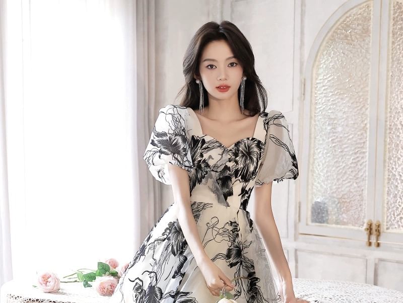 Short-Sleeve Sweetheart Neckline Print A-Line Evening Gown