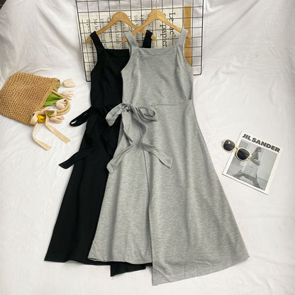 Ärmelloses, asymmetrisches, schlichtes Midi-A-Linien-Kleid