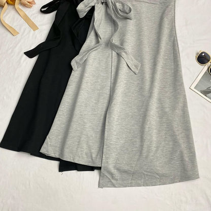 Ärmelloses, asymmetrisches, schlichtes Midi-A-Linien-Kleid