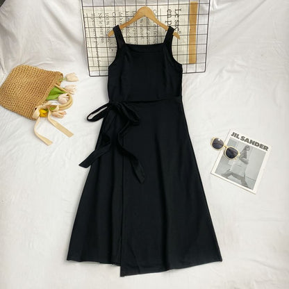 Ärmelloses, asymmetrisches, schlichtes Midi-A-Linien-Kleid