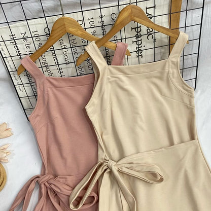 Ärmelloses, asymmetrisches, schlichtes Midi-A-Linien-Kleid