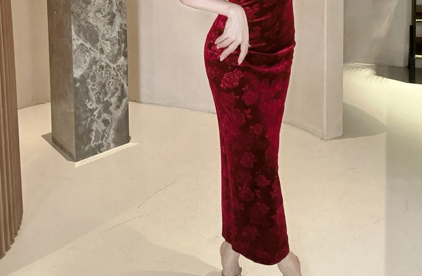 Halter Neck Stand Collar Floral Jacquard Cutout Slit Velvet Midi Sheath Qipao / Faux Pearl Layered Chain / Set