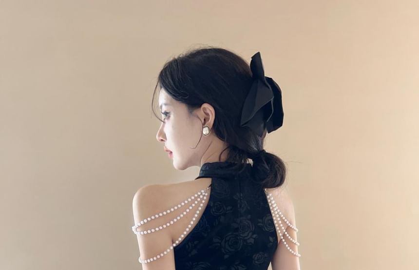 Halter Neck Stand Collar Floral Jacquard Cutout Slit Velvet Mini Bodycon Qipao / Faux Pearl Layered Chain / Set