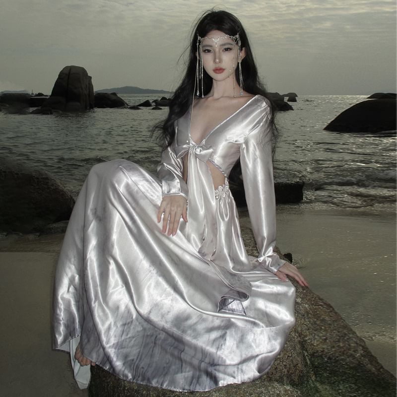 Long-Sleeve Cutout Maxi V-Neck Dress A-Line