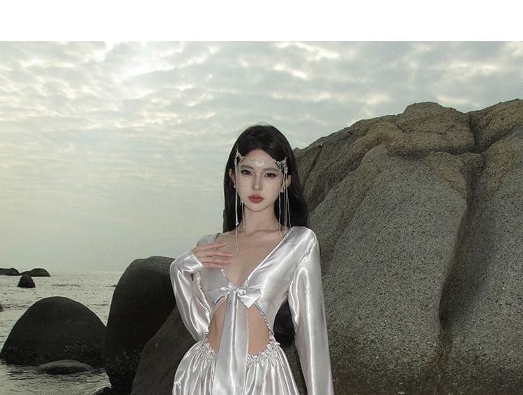 Long-Sleeve Cutout Maxi V-Neck Dress A-Line