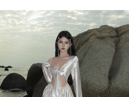 Long-Sleeve Cutout Maxi V-Neck Dress A-Line